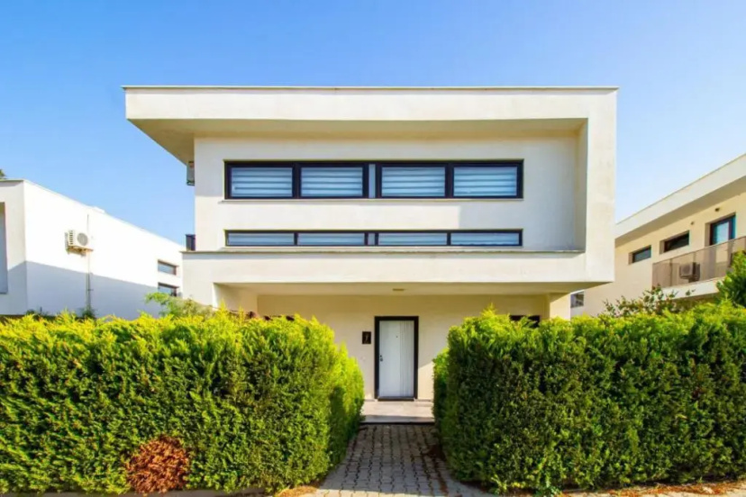 Beverly hills kuşadası — отель с удобствами в Kusadasi