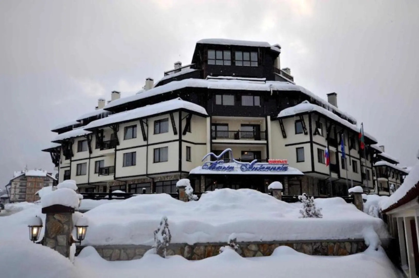 Lovely 1 Bedroom Apartment 5min FROM THE SKI LIFT! — отель с удобствами в Банско