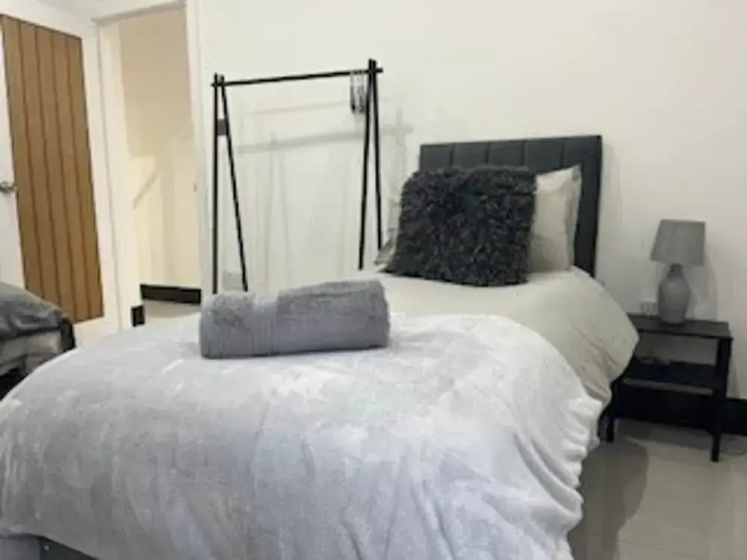 Цены на Urban, Sleeps 6 Private Garden-family Pet Friendly в Лондоне