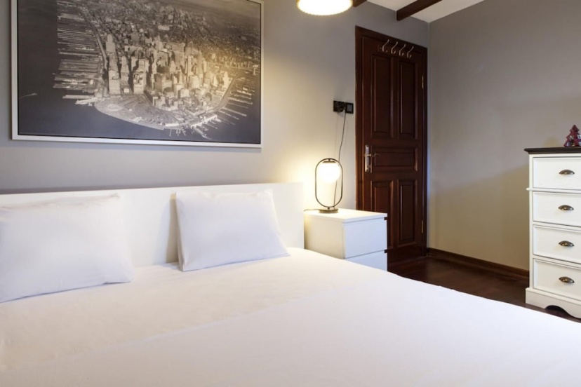 Charming Flat With a Lovely Terrace in Yenikoy — отель в Стамбуле, Турция