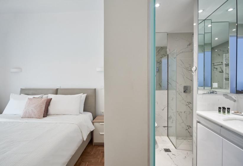 Elite Living 2bd Apt next to Hilton-Ilisia Park — комфортный отель в Афины