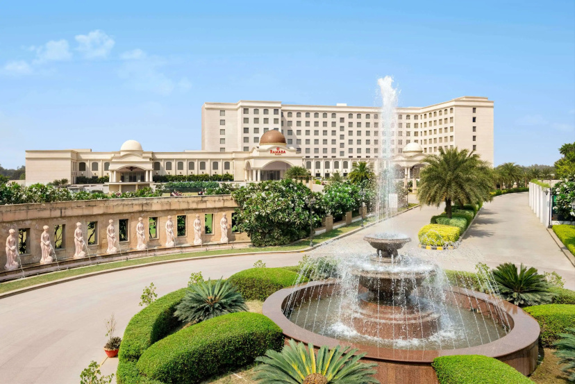 Ramada by Wyndham Lucknow Hotel and Convention Center - Hotel in Λάκναου - Photo 1