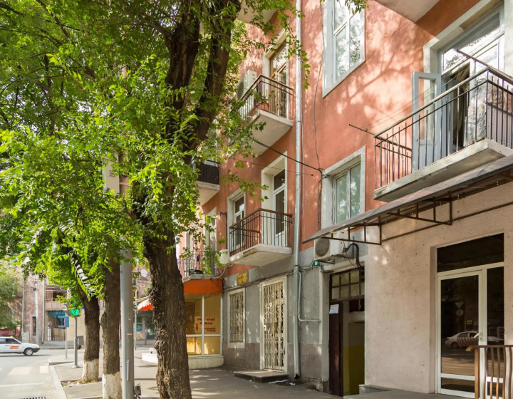 Цены на Modern apartment in the city center в Ереван