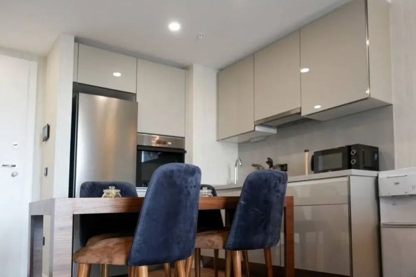 Lovely 1+1 Apartment w/Terrace near MaIl of IST — отель с удобным расположением в Стамбуле