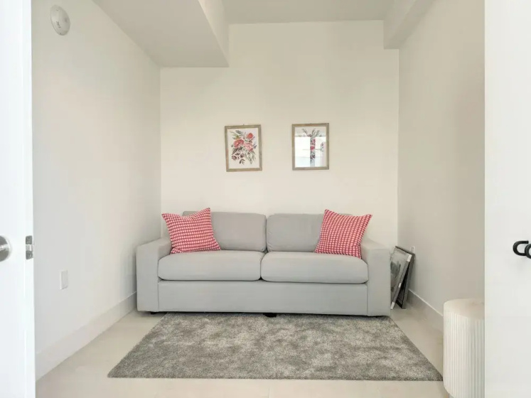 Цены на Luxury 3BR with Private Rooftop в Майами