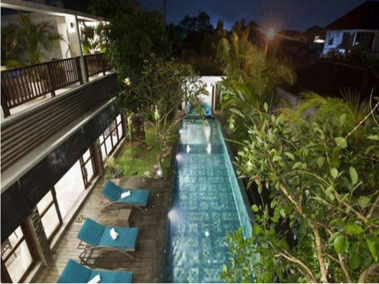 Villa Amira Legian — отель с удобствами в Кута