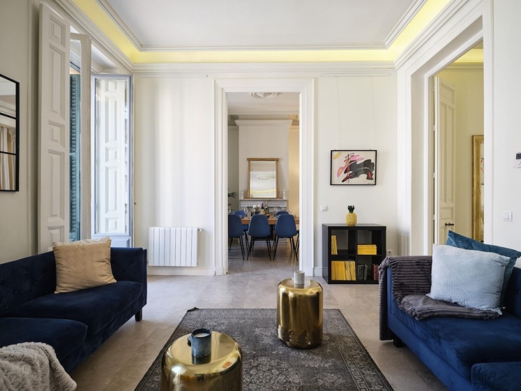 Luxury In Puertas Del Sol 1 — отель с удобным расположением в Мадриде