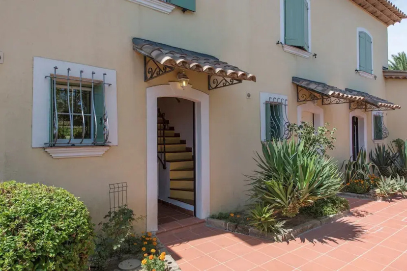 One Of The Best Villa In Saint Tropez — комфортный отель в Сент-Тропезе