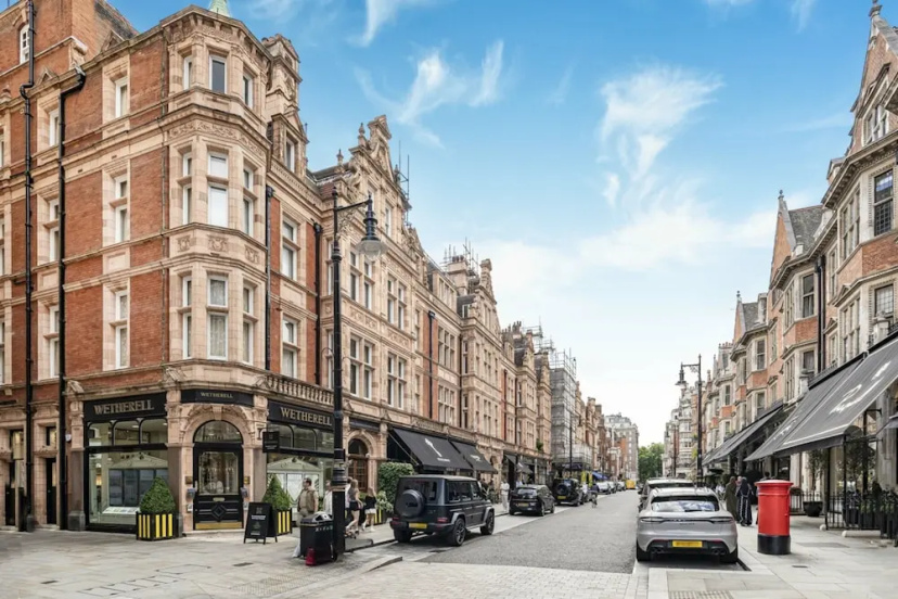 Mayfair Home Central AC Huge Terrace — отель с удобным расположением в Лондоне