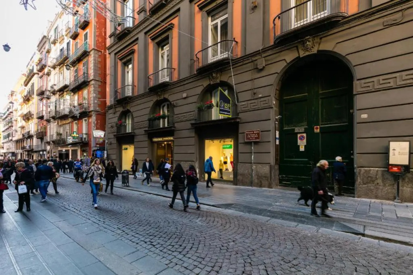 Appartamento a Palazzo Berio — отель в Неаполе, Италия