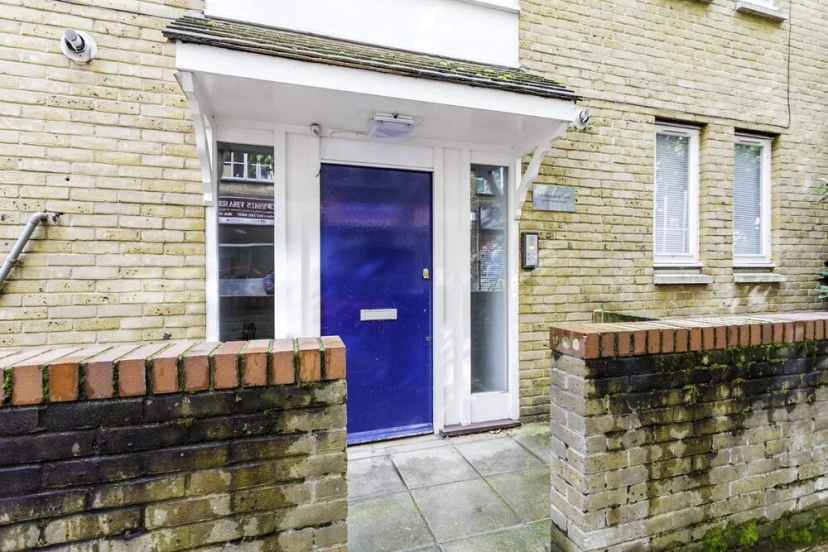 Modern Home Near Central London — комфортный отель в Лондоне