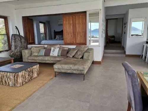 Цены на Mountain & Sea Apartments в Кейптауне
