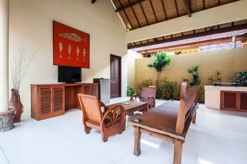 9-BR Private Pool Villa Walk to Seminyak Beach — отель с удобным расположением в Денпасар