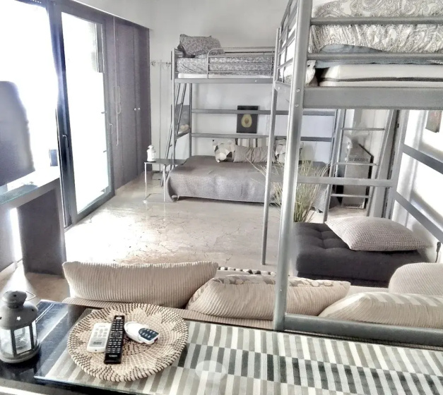 Impeccable 3-bed Apartment in Athens — забронировать отель в Афины