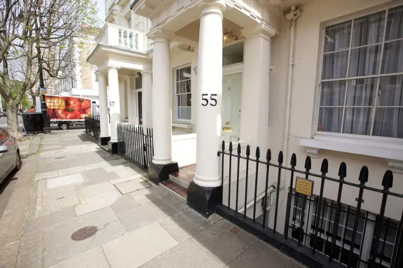 JOIVY Luxurious 2BR flat in Pimlico, near Warwick sq — комфортный отель в Лондоне