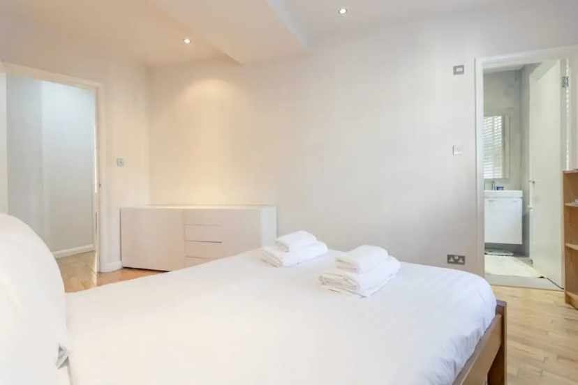 2 Bedroom Apartment in Central London — отель с удобствами в Лондоне
