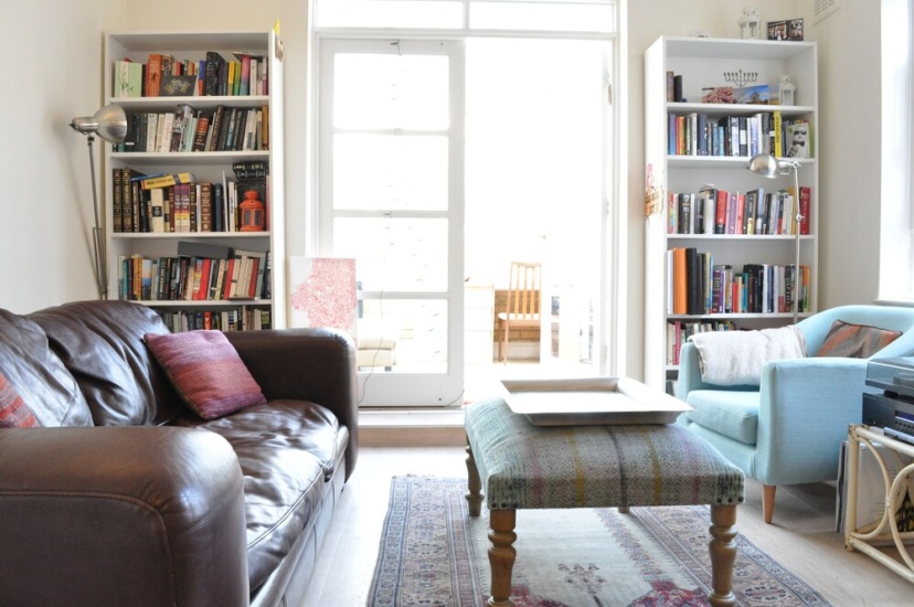 Spacious 2 Bedroom Apartment in Kentish Town — отель с удобным расположением в Лондоне