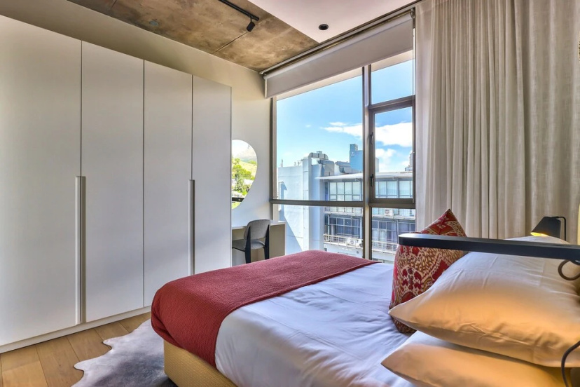 Penthouse With Rooftop Pool and Bbq Area — забронировать отель в Кейптауне