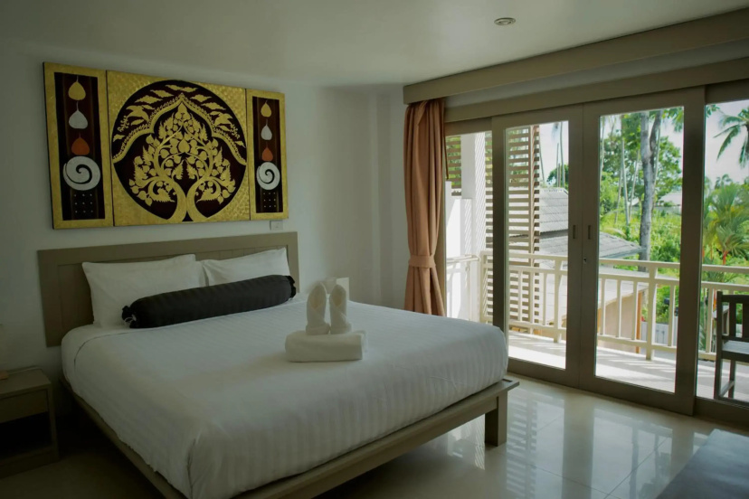 Ampha Place Hotel — отзывы гостей и цены