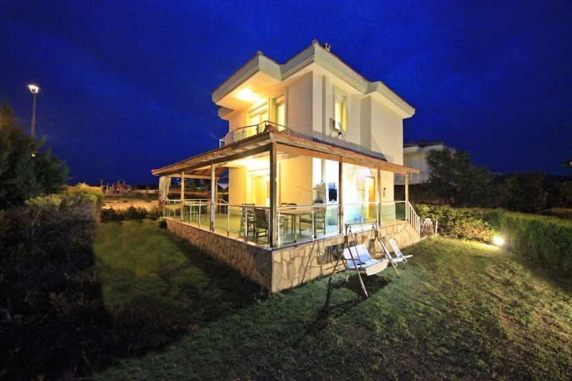 Poseidon Alacati Villa — забронировать отель в Чешме