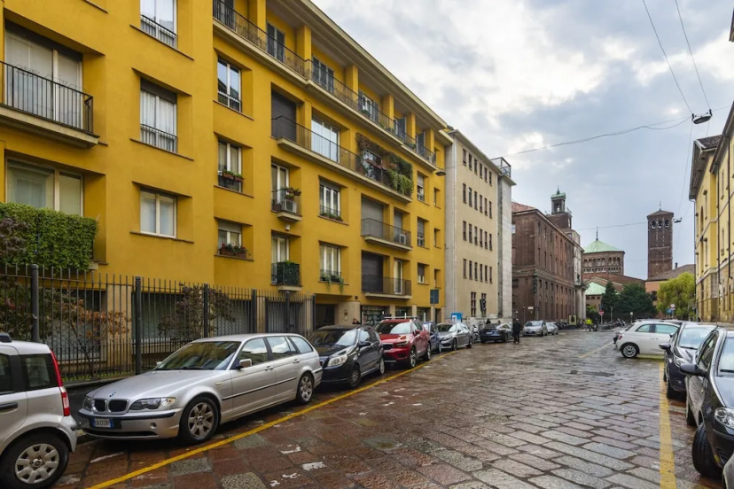Цены на Santa Valeria - 4 Bedrooms Apartment в Милане