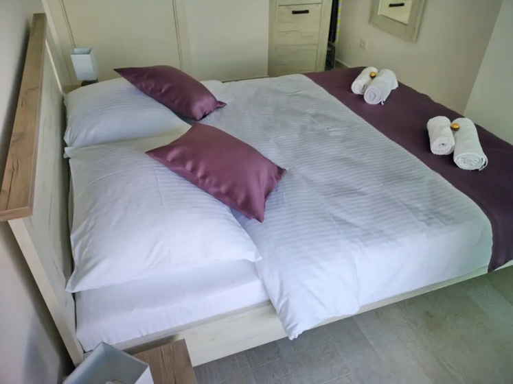 Lavander One Bedroom Apartment -29 — отель с удобствами в Будва