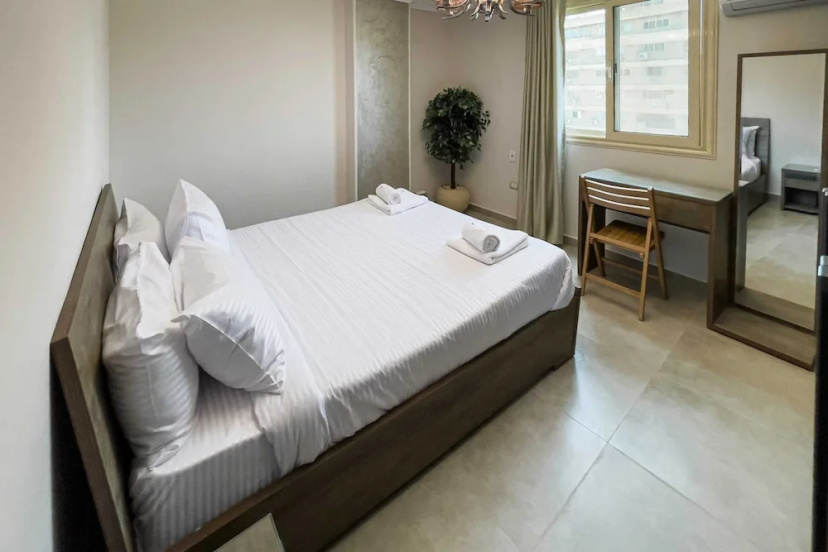 Xuru Stays I Elegant & Modern 3 BDR Apt. @ Heliopolis 3 — отель в Каире, Египет