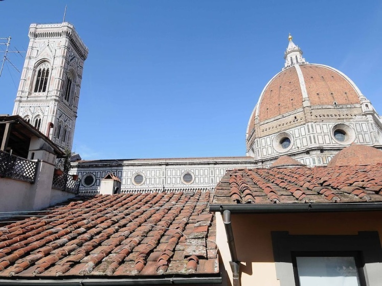 Apartment overlooking the Duomo, it seems to touch it — забронировать отель в Флоренции
