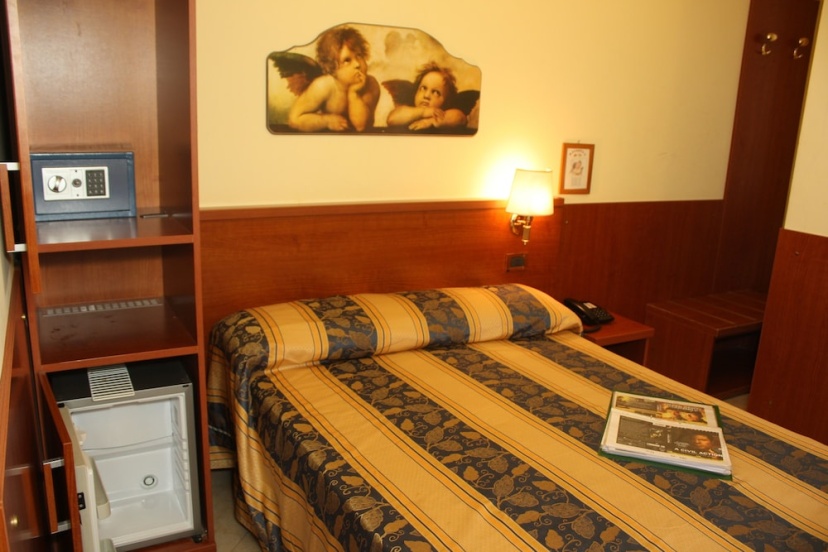 Guest House Viennese Due — комфортный отель в Риме