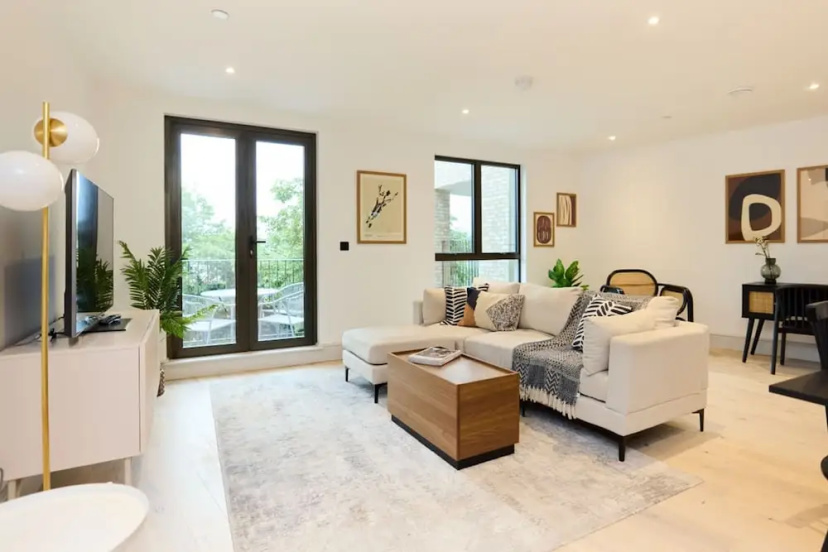 The South Wimbledon Place - Adorable 2bdr Flat With Balcony — забронировать отель в Лондоне