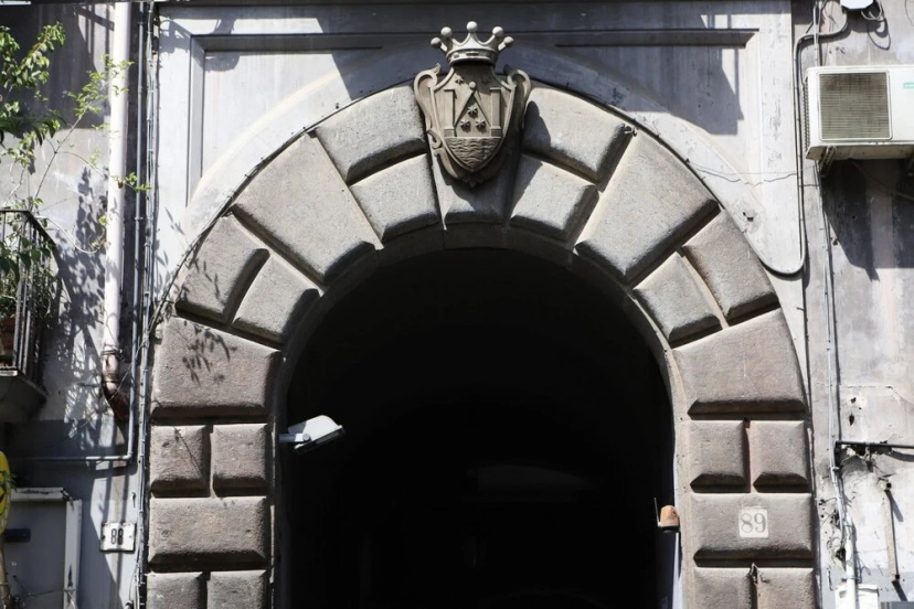 Piazza Bellini - Contemporary Art Apartment CAV — отель с удобным расположением в Неаполе
