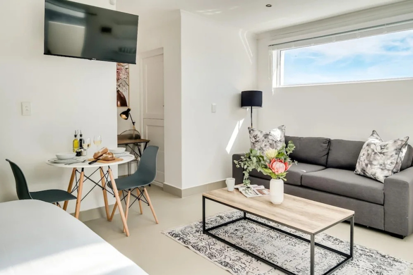 Private Secure Studio in Camps Bay The Cove — комфортный отель в Кейптауне