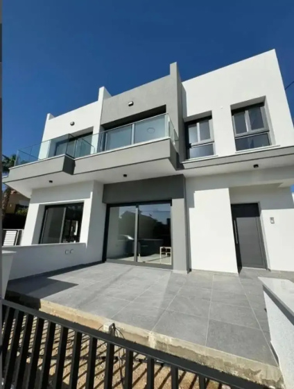 Villa - Sleeps 6 - Near Local Attractions — комфортный отель в Лимассол