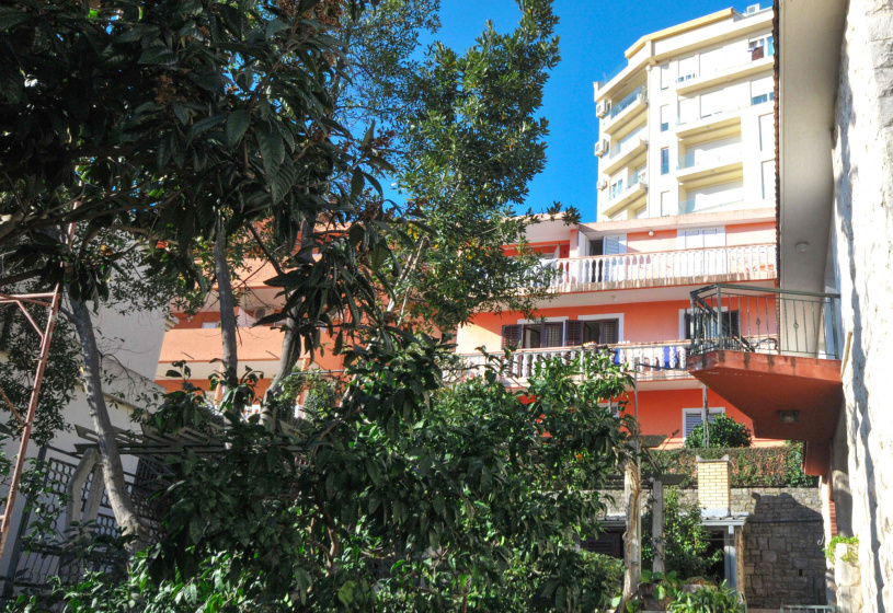 Apartments Orange — отель с удобствами в Будва