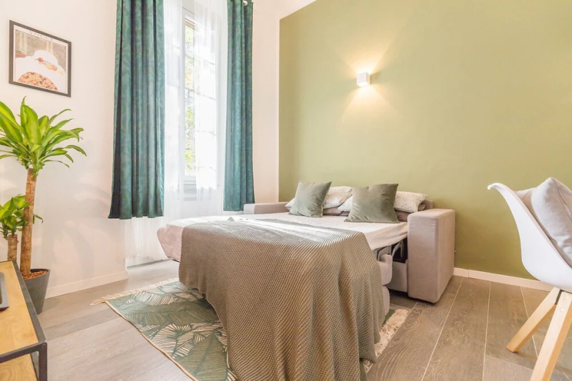Цены на Charming Apartment Milano City Center в Милане