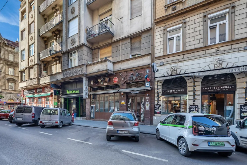 Huge Apartment in the city center 3 — отель в Будапеште, Венгрия