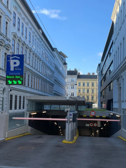 3-Bedroom Apartment in Central Vienna — забронировать отель в вене