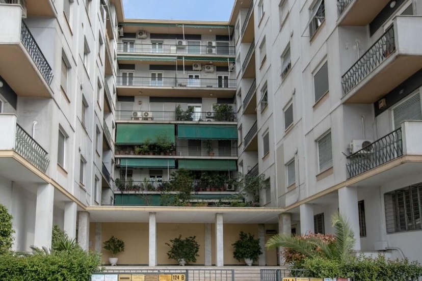 Luxurious 4 Bdrm 3Bath Apt 1- Athens — забронировать отель в Афины