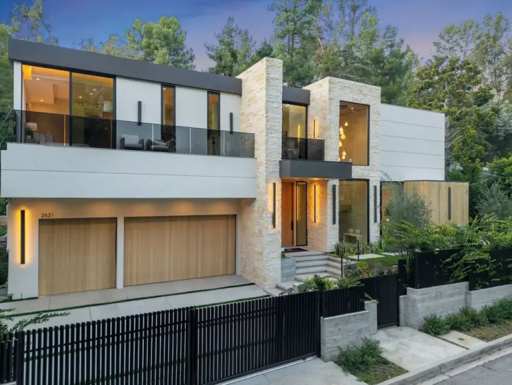 Hutton Villa - 5-bedroom Retreat in Iconic Beverly Hills Oasis — отель с удобным расположением в Лос-Анджелесе