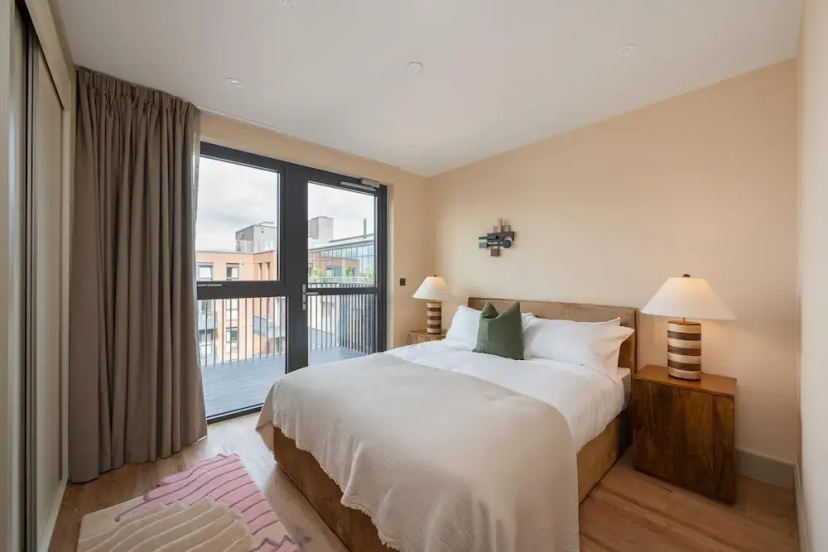 Chic Urban Flat With Rooftop Access — отель с удобствами в Лондоне