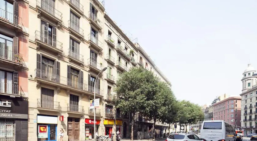 Key Plaza Universidad Apartments — комфортный отель в Барселоне
