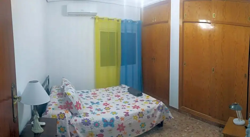 A Beautiful Spacious Two Bedroom Apartment Cb8ev — отель с удобным расположением в Аликанте