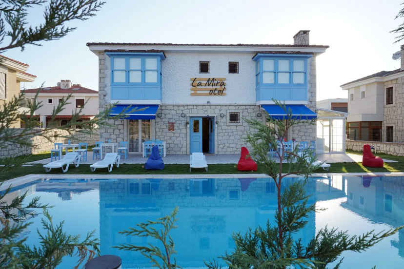 La Mira Hotel Alacati — забронировать отель в Чешме