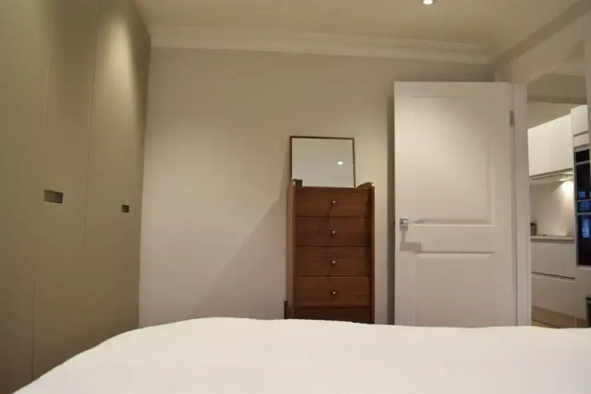 1 Bedroom Chelsea Apartment — отель с удобным расположением в Лондоне