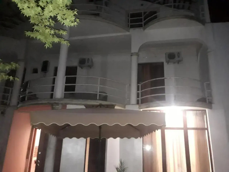 Merabi Guest House — забронировать отель в Батуми