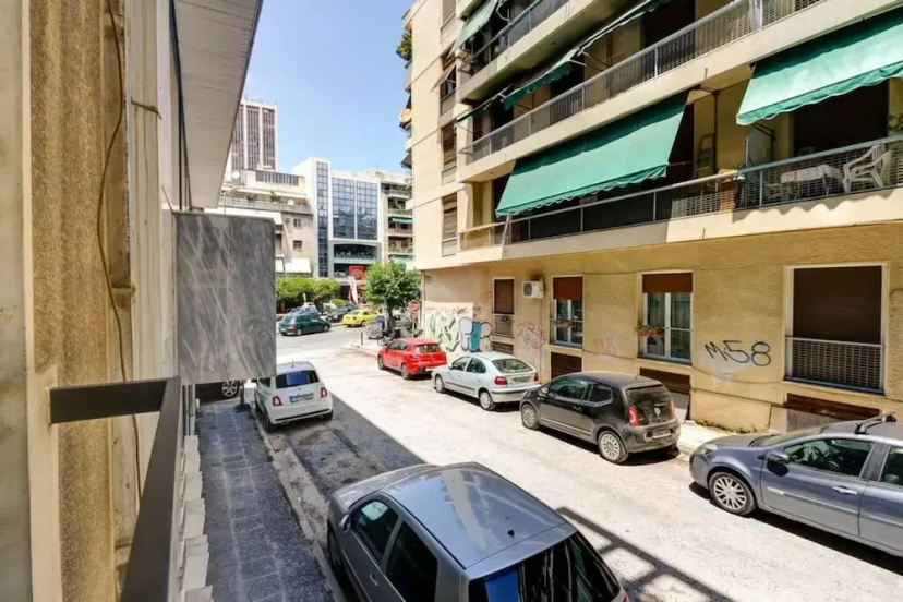 Classy and Stylish Apartment Next to Hilton — комфортный отель в Афины