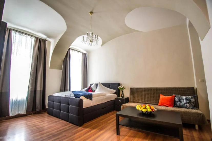 Цены на 4BDR Historical Spirit Apt by Ruterra в Праге