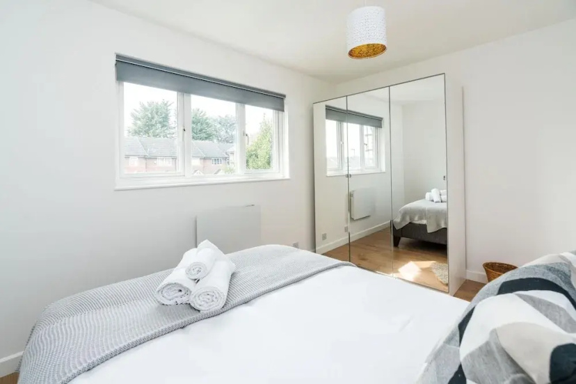 Sleek and Stylish 2BD Home With a Garden Anerley — забронировать отель в Лондоне