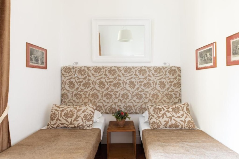 iFlat Elegant Apartment in 18th century Palace — комфортный отель в Риме