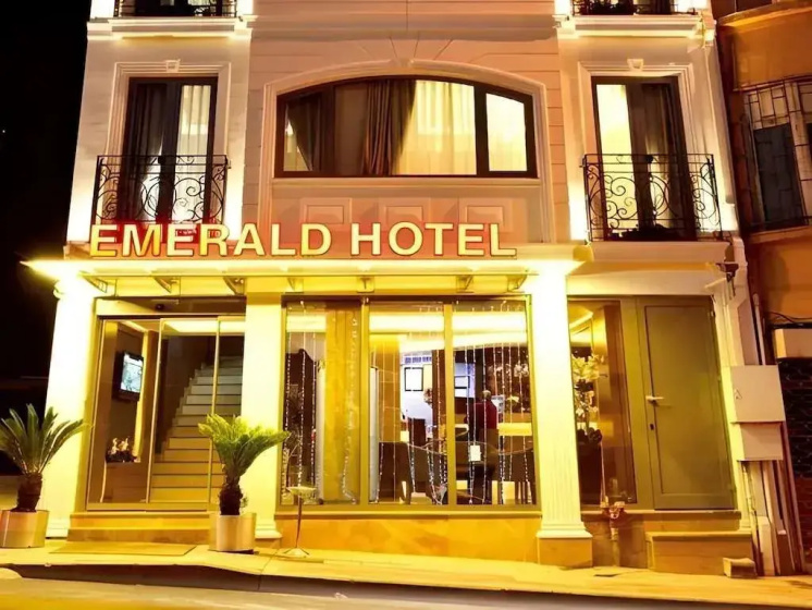 Emerald Hotel — забронировать отель в Стамбуле